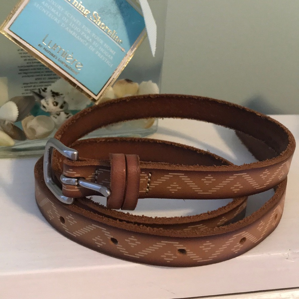Patterned light brown skinny belt